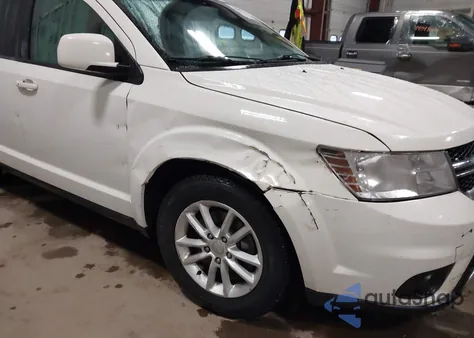 2014 Dodge Journey Sxt z USA, uszkodzony, nr VIN 3C4PDCBG6ET210921